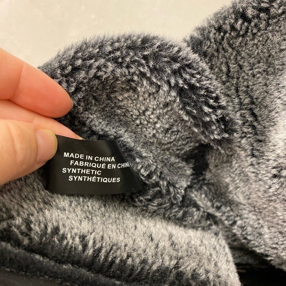 Cozy Black Fur-Lined Winter Boots - Picture 5 of 11